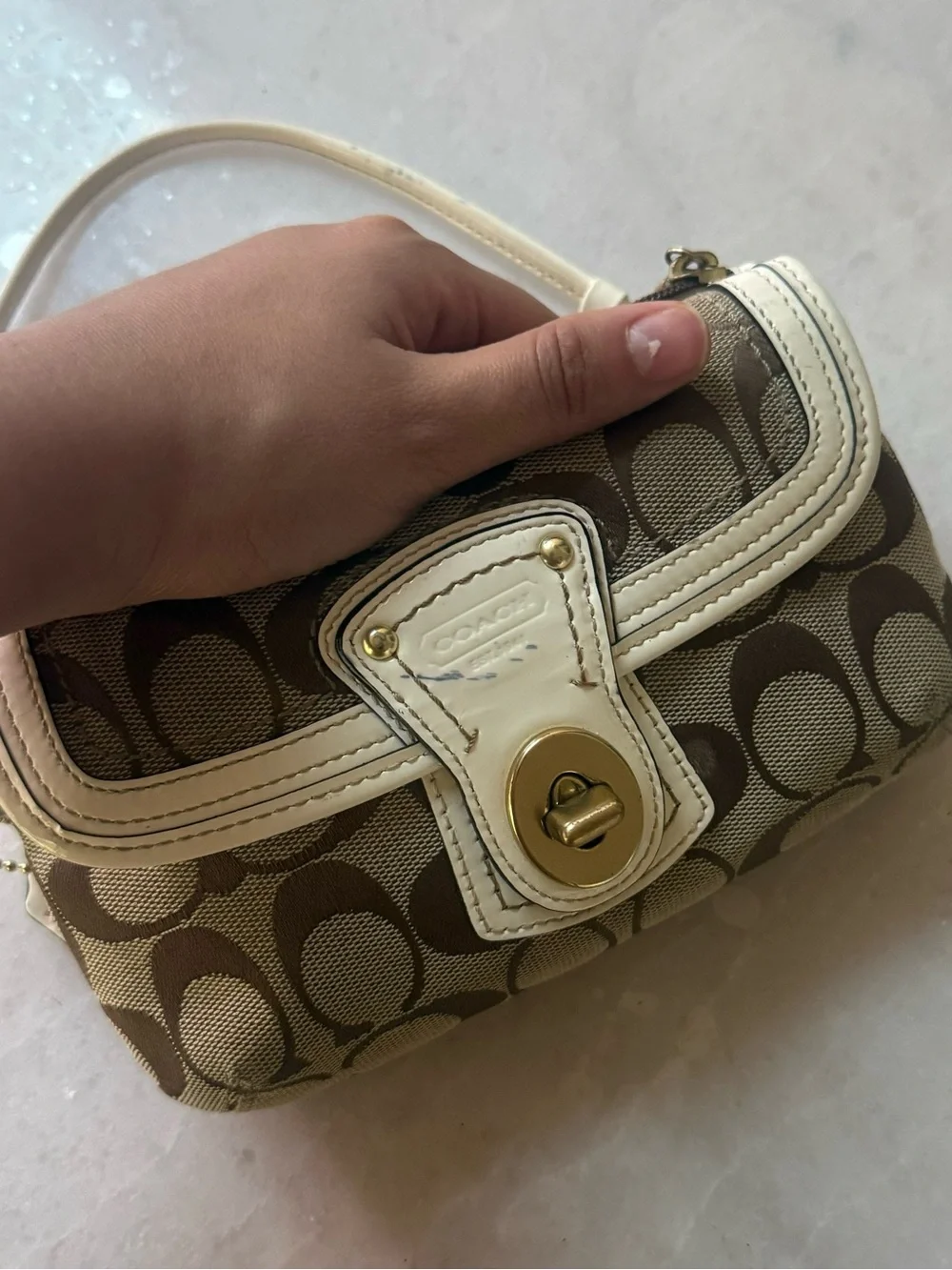 100% Authentic Coach Signature Canvas Wristlet in Khaki/Chalk